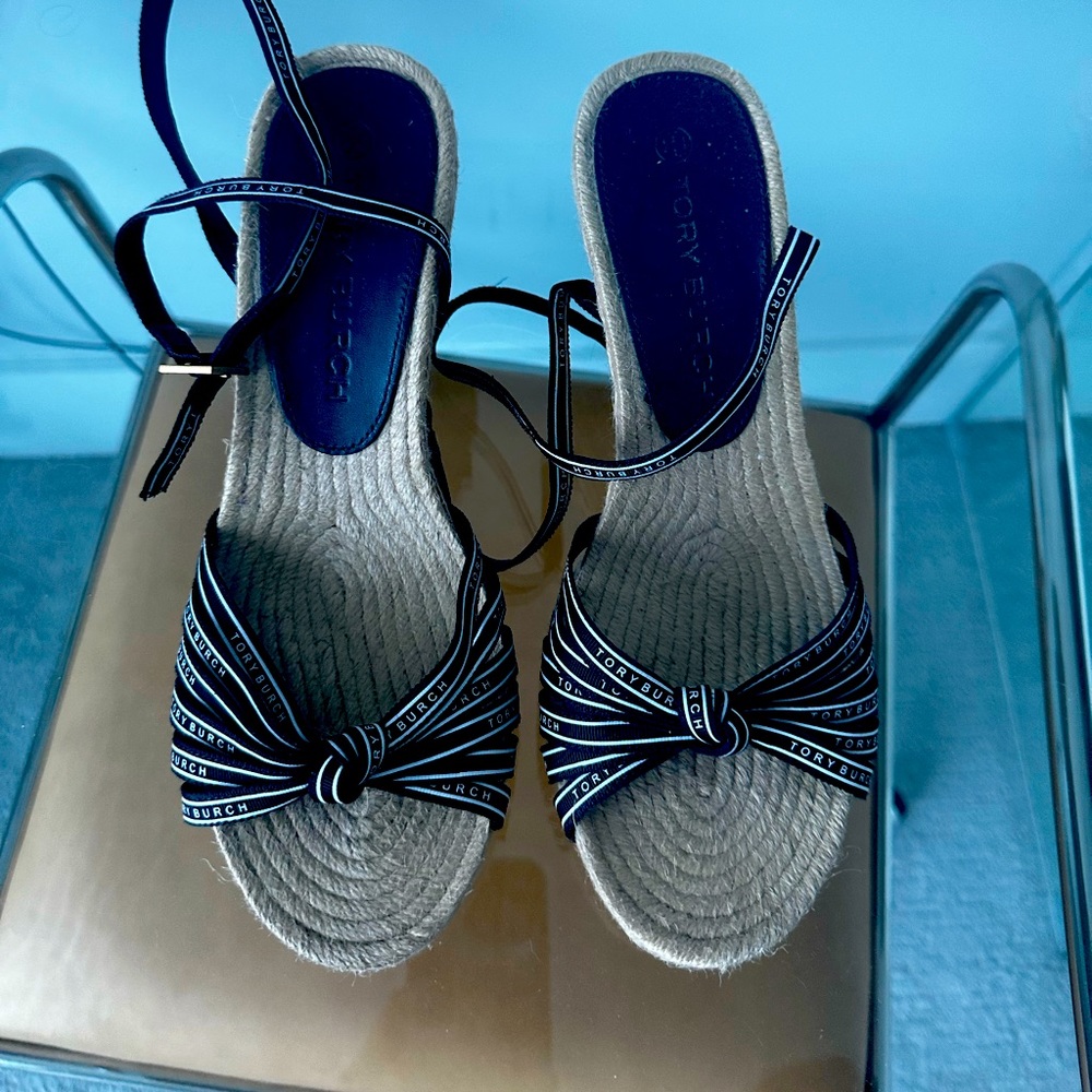 Authentic Tory Burch espadrilles logo